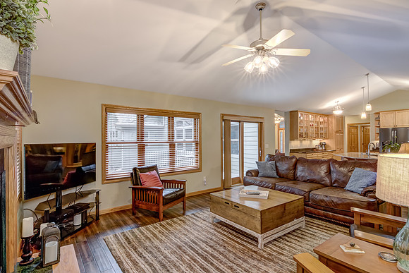 05 - Family Room-5