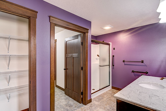 07 - Primary Bathroom-3