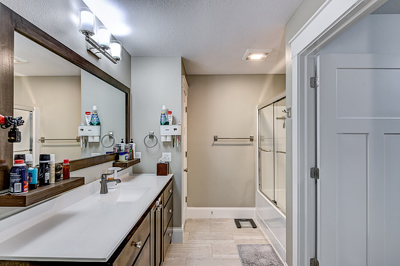 07 - Primary Bathroom-2