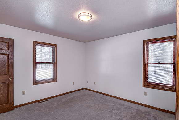 06 - Primary Bedroom-1