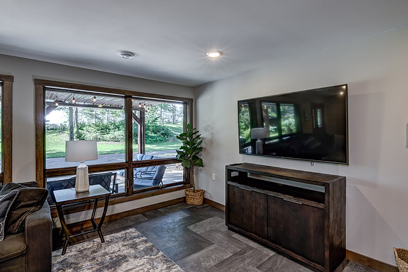 05 - Family Room-4