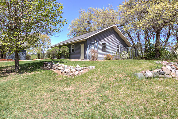 18 - Outbuilding-3