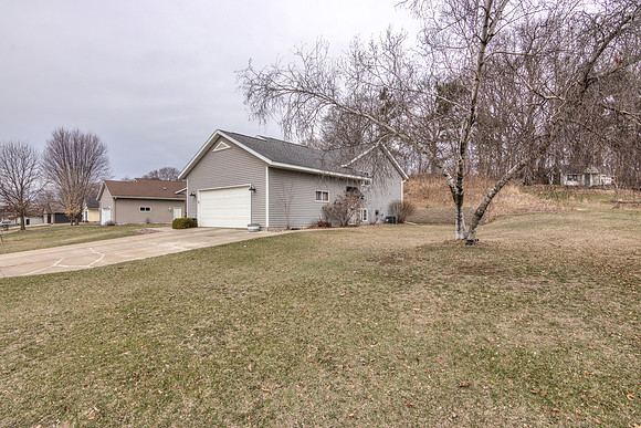 20 - Exterior-3
