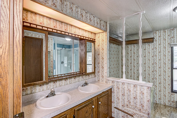 07 - Primary Bathroom-1