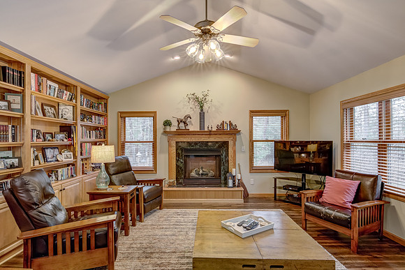 05 - Family Room-3
