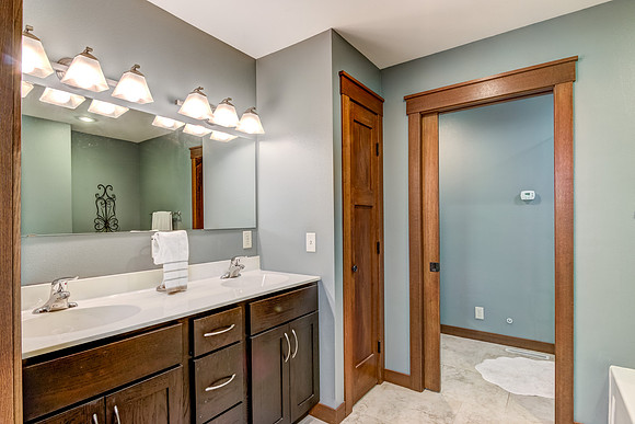 07 - Primary Bathroom-1