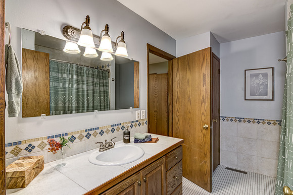 07 - Primary Bathroom-1