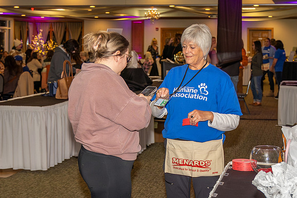 Darren Hoeppner - 21 -Purses for Paws 25-28