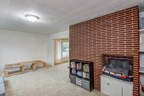 05 - Family Room-3