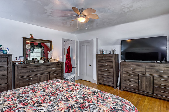 11 - Upper Level Bedroom - 1-3