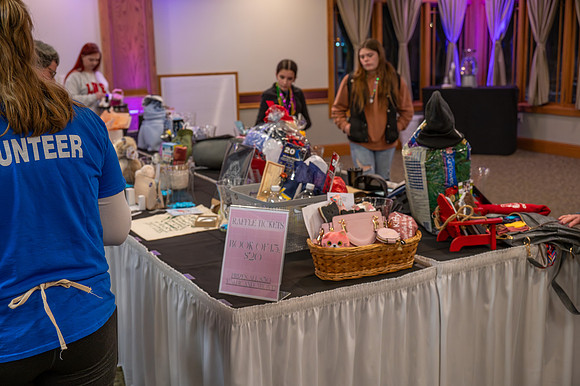 Tim Abraham - 21 -Purses for Paws 25-43