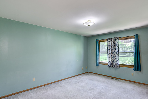06 - Primary Bedroom-1