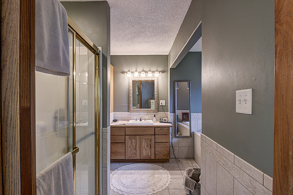 07 - Primary Bathroom-1