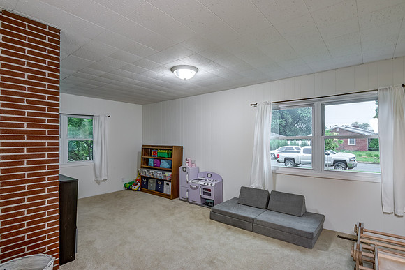 05 - Family Room-1