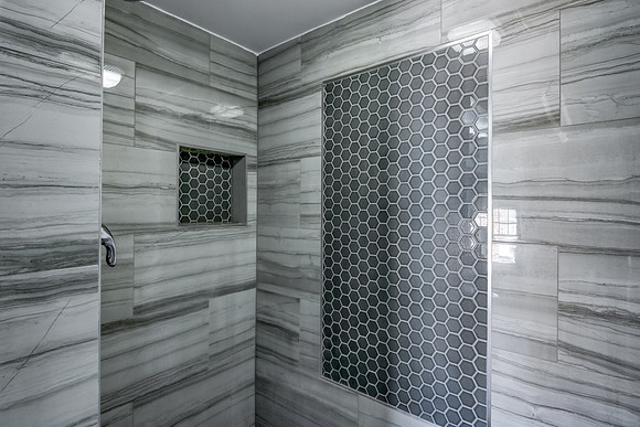07 - Primary Bathroom-3