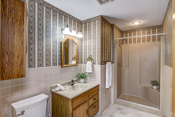 07 - Primary Bathroom-1
