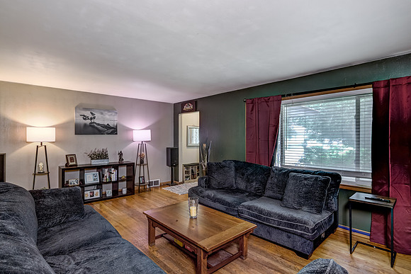 02 - Living Room-3