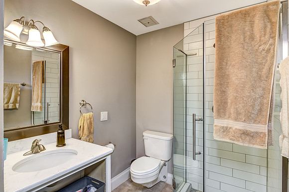 07 - Primary Bathroom-1