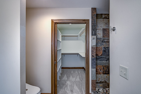 07 - Primary Bathroom-7