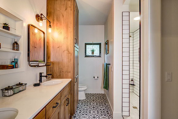 07 - Primary Bathroom-1