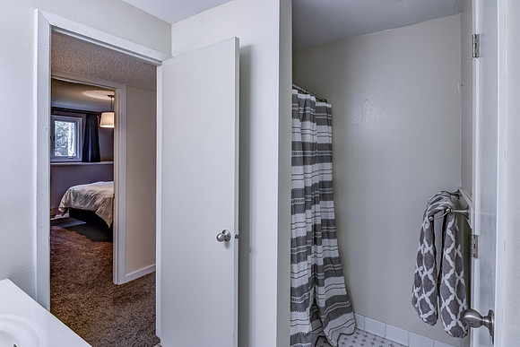 12b - Bathroom-3