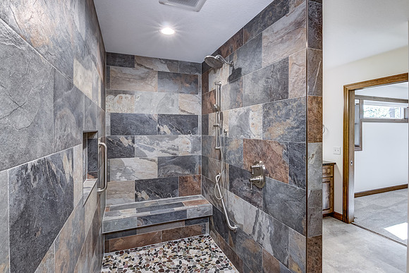 07 - Primary Bathroom-3