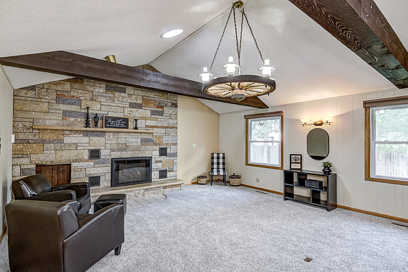 05 - Family Room-5