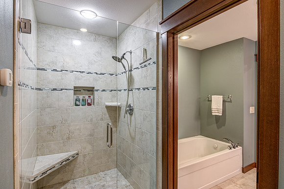 07 - Primary Bathroom-3