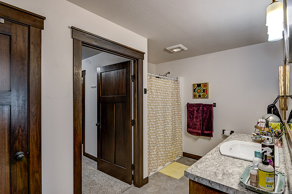07 - Primary Bathroom-1