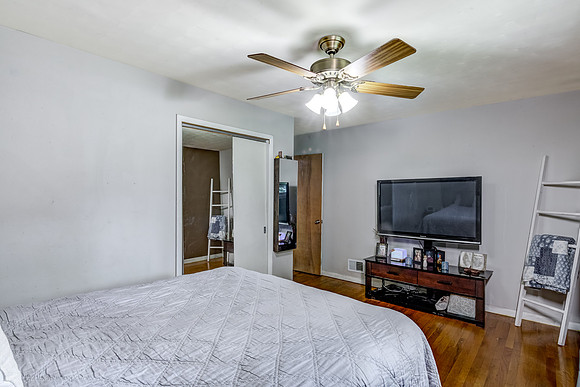 10 - Main Level Bedroom - 1-2