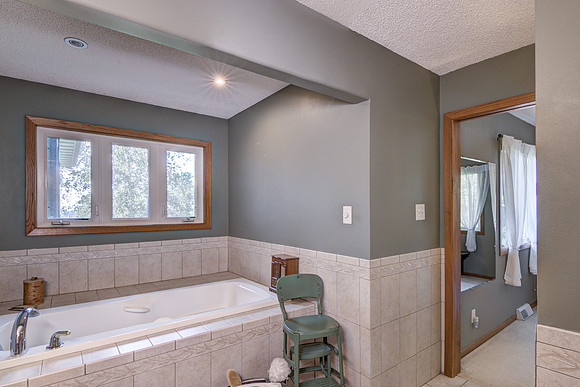 07 - Primary Bathroom-2