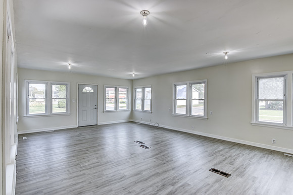 05 - Family Room-1