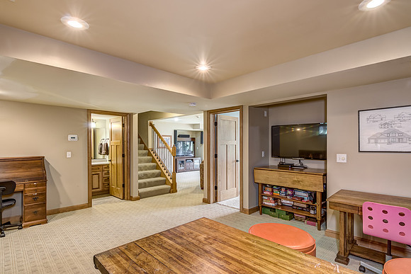 05 - Family Room-2