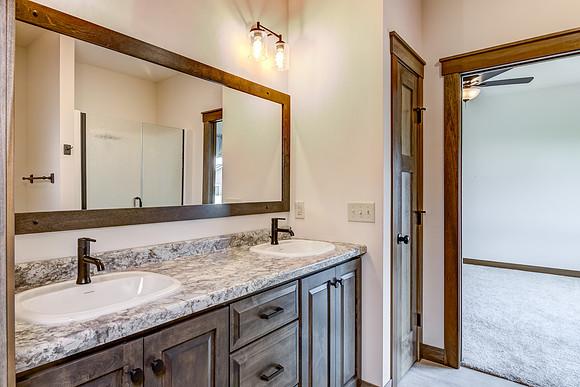 07 - Primary Bathroom-3