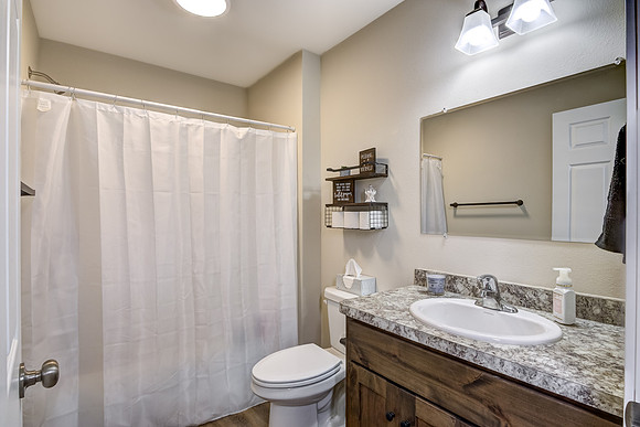 07 - Primary Bathroom-1