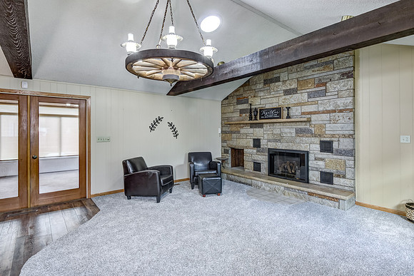 05 - Family Room-3