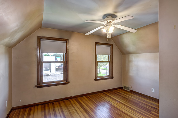 11 - Upper Level Bedroom - 2-1