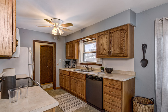 03 - Kitchen-1
