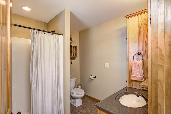 07 - Primary Bathroom-1