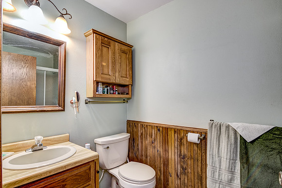 07 - Primary Bathroom-1